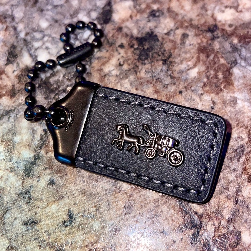Coach 1941 horse & carriage black leather hang tag